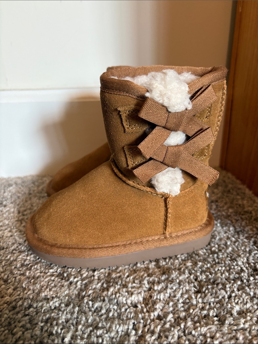 Koolaburra Kids Suede Bow Boots - Chestnut